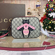 gucci gg supreme bee shoulder bag CohotBag 2220 - 1