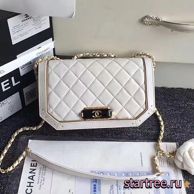 Chanel Lambskin And Calfskin Flap Bag White- A91836 - 21x12.5x7cm - 1