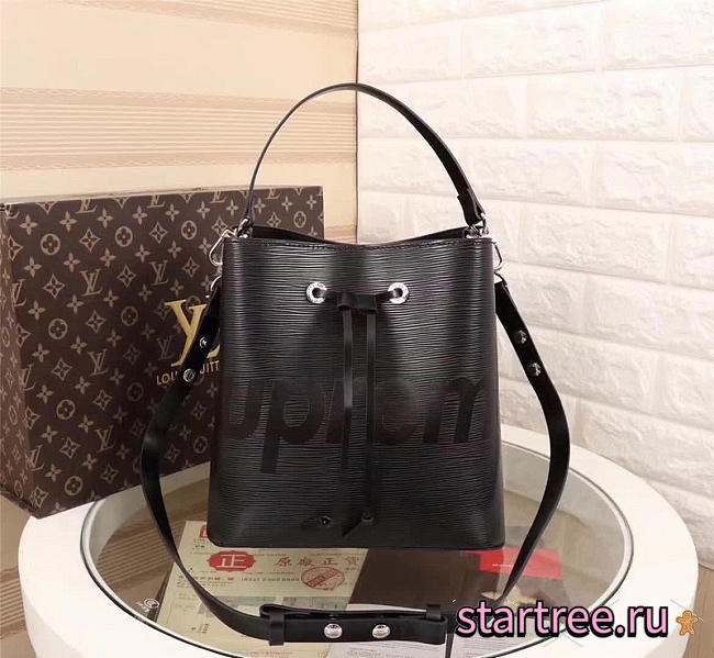 Louis Vuitton Supreme Bucket Bag Black- M44022 - 26x22x27cm - 1