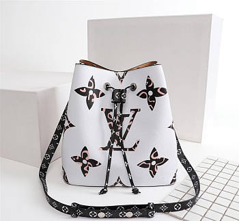 Louis Vuitton | Trendy Bucket Bag M44021 White