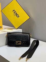 Fendi Clam Crossbody Tote Medium Black - 26x5x15cm - 3