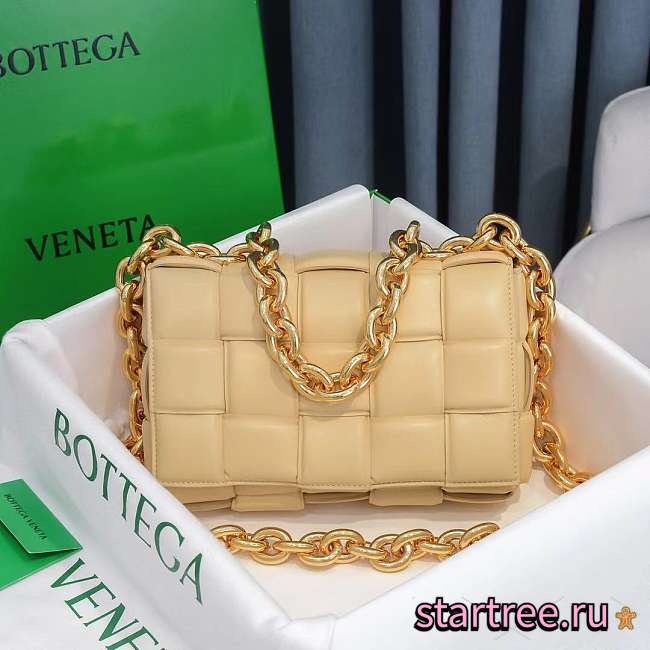 Bottega Veneta Chain Cassette 631421VBWZ09782 (26x18x8cm) - 1