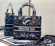 Dior  Medium Lady D-Lite Bag Blue - M0565OR - 24 x 20 x 11 cm - 1