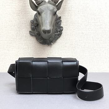 Bottega Veneta Cassette Intrecciato Black belt bag - 17.5x9.5x5cm