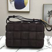 Bottega Veneta Chain Cassette Dark Brown_26x18x8cm - 1