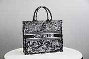 Dior Book Tote Black And White Dior Around The World Embroidery - 41.5x34.5x16cm - 1