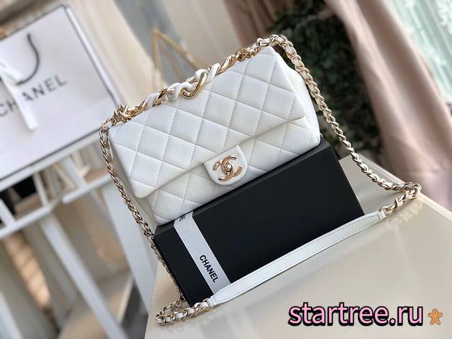 Chanel Flap In White Quilted Lambskin Leather - 16x24x6cm - 1