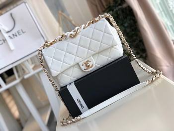 Chanel Flap In White Quilted Lambskin Leather - 16x24x6cm