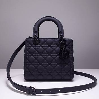 Dior Lady Medium Black- M0565S - 24 x 20 x 11 cm