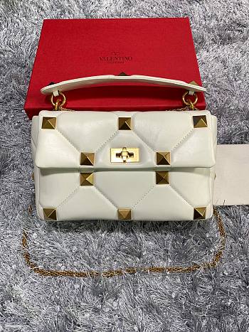 Valentino |Large Roman Stud The Shoulder Bag White- WW2B0I – 30x20x12cm