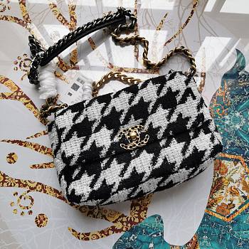 Chanel | 19  Flap Bag in Houndstooth Tweed - 26cm