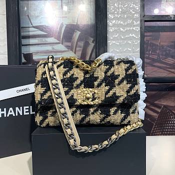 Chanel | 19  Flap Bag in Houndstooth Tweed Brown - 26x9x16cm