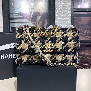 Chanel | 19  Flap Bag in Houndstooth Tweed Brown - 30x9x19cm