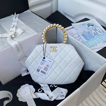 CHANEL | White Lambskin Clutch with Pearl - AS2609 - 30x25x4.5cm