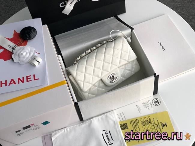 CHANEL | Mini Classic Flap White Bag Patent/ Silver Metal - A69900 - 20cm - 1