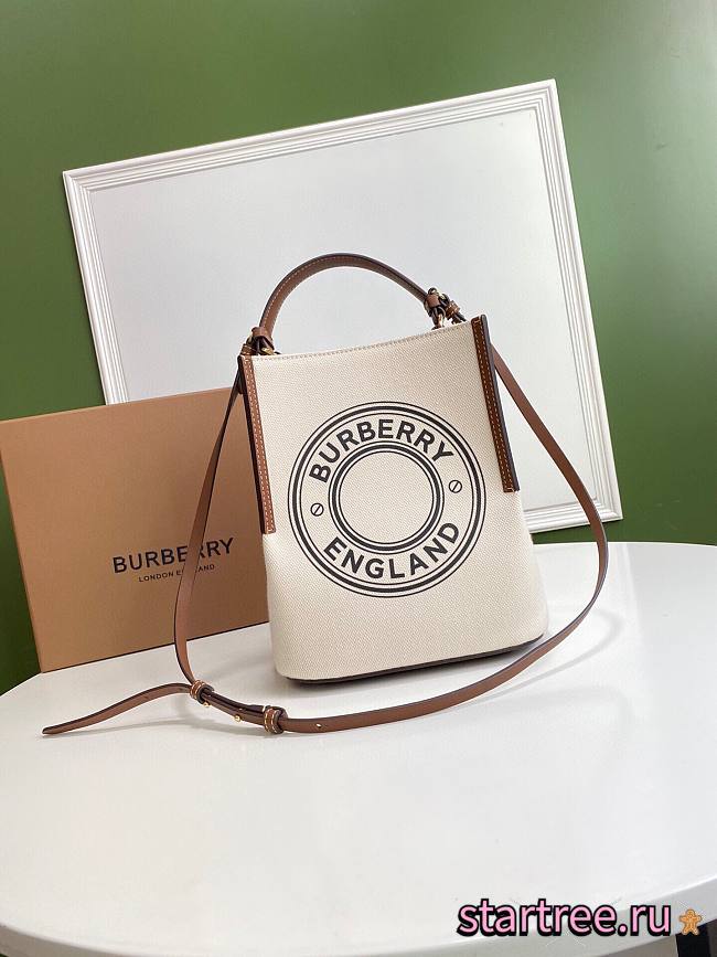 BURBERRY |Small Logo Graphic Cotton Canvas Peggy Bucket Bag - 21 x 16.5 x 25cm - 1