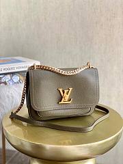 Louis Vuitton | Lockme Chain Bag - M57067 - 23 x 16 x 10 cm - 1