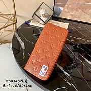 Louis Vuitton | Zippy Vertical Wallet LV x NBA SEASON 2 - M80548 - 10 x 20 x 2 cm - 1