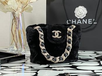 Chanel | Shearling Bucket Bag - AS2257 - 16 x 18 x 12cm