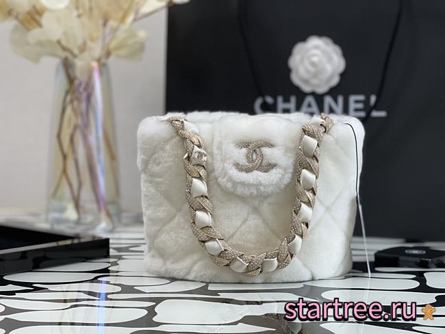 Chanel | Shearling Bucket White Bag - AS2257 - 16 x 18 x 12cm - 1