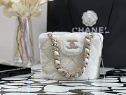Chanel | Shearling Bucket White Bag - AS2257 - 16 x 18 x 12cm - 1