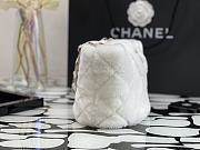 Chanel | Shearling Bucket White Bag - AS2257 - 16 x 18 x 12cm - 3