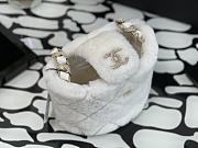 Chanel | Shearling Bucket White Bag - AS2257 - 16 x 18 x 12cm - 4