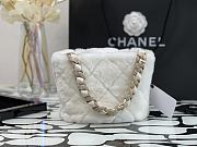 Chanel | Shearling Bucket White Bag - AS2257 - 16 x 18 x 12cm - 5