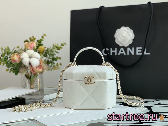 CHANEL | White Hexagon Vanity Case - AS2630 - 15 x 10 x 11 cm - 1