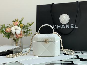 CHANEL | White Hexagon Vanity Case - AS2630 - 15 x 10 x 11 cm