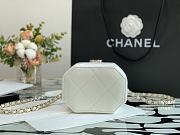 CHANEL | White Hexagon Vanity Case - AS2630 - 15 x 10 x 11 cm - 3