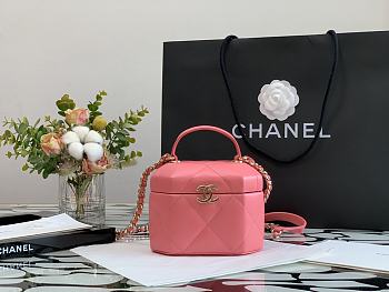 CHANEL | Pink Hexagon Vanity Case - AS2630 - 15 x 10 x 11 cm