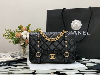 Chanel | Aged Calfskin Messenger Bag - AS2696 - 17 x 25 x 8 cm