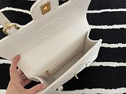 Chanel | White Aged Calfskin Messenger Bag - AS2696 - 17 x 25 x 8 cm - 3