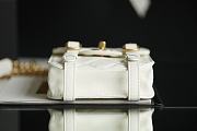 Chanel | New Mini White Messenger Bag - AS2695 - 17 x 14 x 7 cm - 6