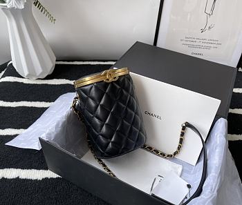 CHANEL | Lambskin Box Bag - AS2641 - 16 × 12 × 10 cm
