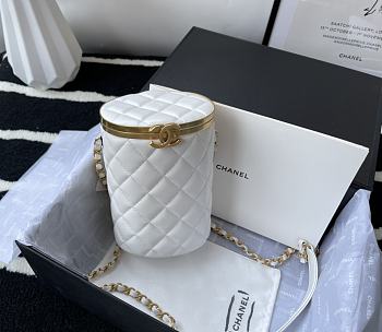 CHANEL | White Lambskin Box Bag - AS2641 - 16 × 12 × 10 cm