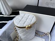 CHANEL | White Lambskin Box Bag - AS2641 - 16 × 12 × 10 cm - 3