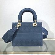 DIOR | Medium Lady D-Lite Blue Bag  - M0565O - 24 x 20 x 11 cm - 6