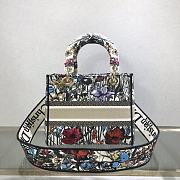 DIOR | Medium Lady D-Lite Bag Multicolor Mille Fleurs - M0565 - 24x20x11cm - 2