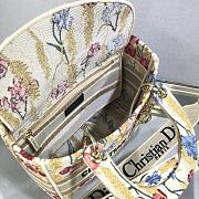 DIOR | Medium Lady D-Lite Bag Beige Multicolor Hibiscus - M0565 - 24x20x11cm - 6