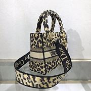 DIOR | Medium Lady D-Lite Beige Multicolor Mizza - M0565O - 24 x 20 x 11 cm - 5