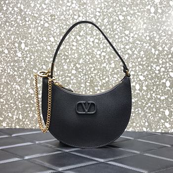 Valentino | Garavani Vsling Plaque Hobo Black bag - 20 x 5 x 12cm