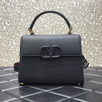 VALENTINO | Small Vsling Grainy Black - ZW2B0F - 25.5 x 12 x 19 cm