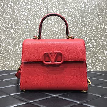 VALENTINO | Small Vsling Grainy Red - ZW2B0F - 25.5 x 12 x 19 cm