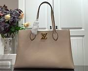 Louis Vuitton | Lockme shopper Apricot - M57346 - 42 x 28 x 15 cm - 1