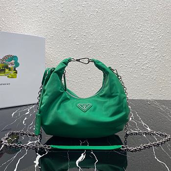 PRADA | Re-Edition 2006 nylon green bag - 1BH172 - 24 x 16 x 7 cm