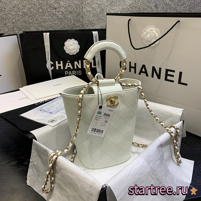 Chanel | White Chain handle Bucket Bag - AS1362 - 32 x 26 x 15 cm - 1