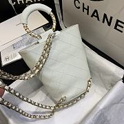 Chanel | White Chain handle Bucket Bag - AS1362 - 32 x 26 x 15 cm - 6