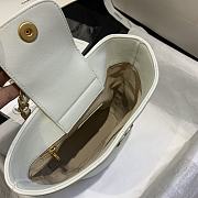 Chanel | White Chain handle Bucket Bag - AS1362 - 32 x 26 x 15 cm - 5